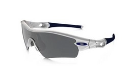  | OAKLEY אוקלי | OO9051 09-758 42-13-132